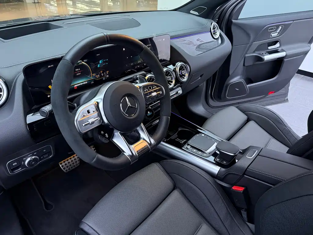 Mercedes-Benz GLA AMG 2023 — фото 11