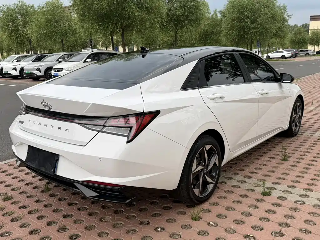 Hyundai Elantra 2022