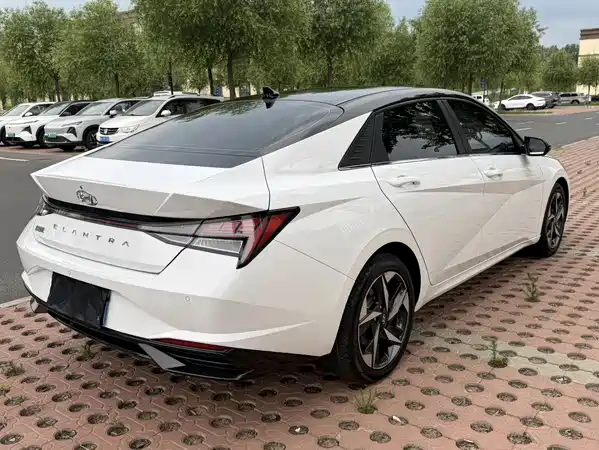Hyundai Elantra 2022