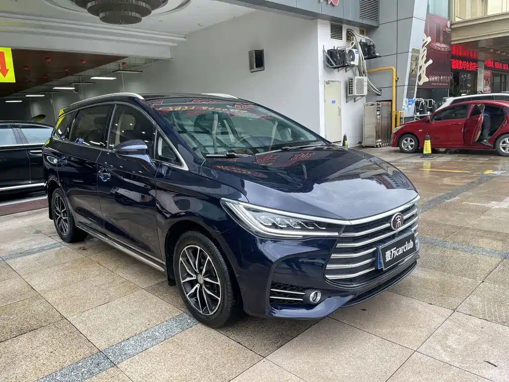 BYD MAX 2018