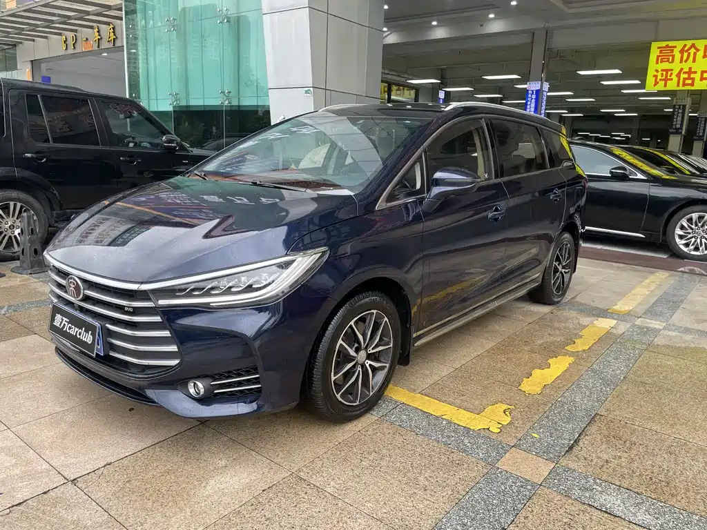 BYD MAX 2018