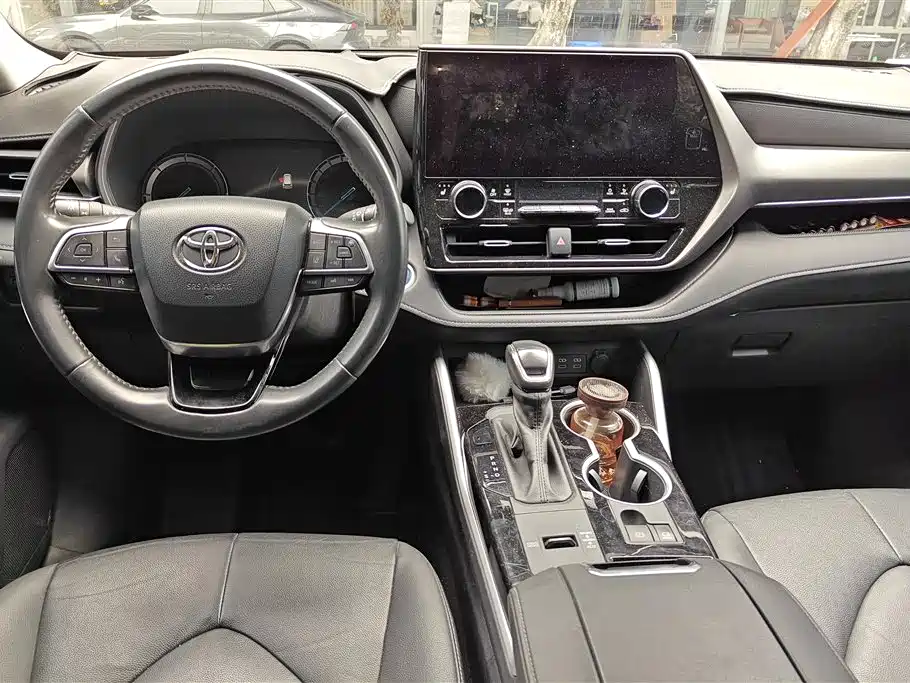 Toyota Highlander 2022 — фото 12