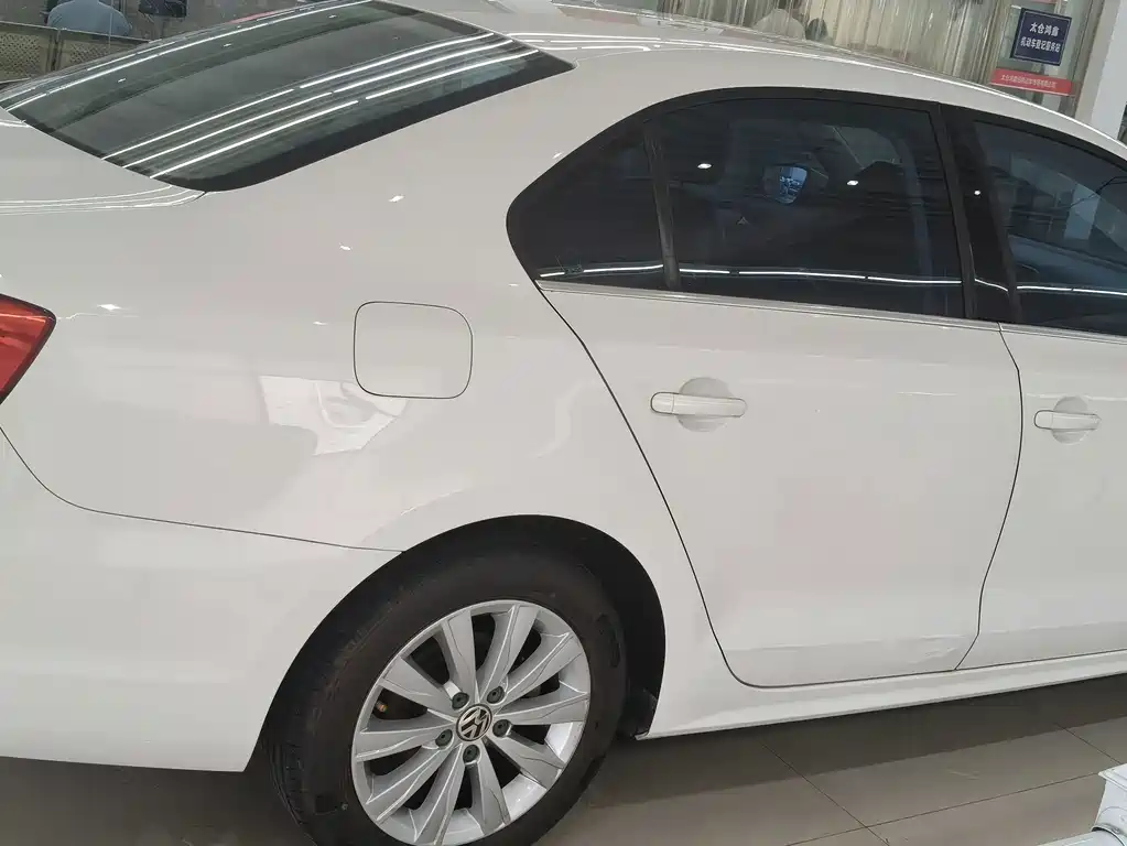 Volkswagen Sagitar 2014