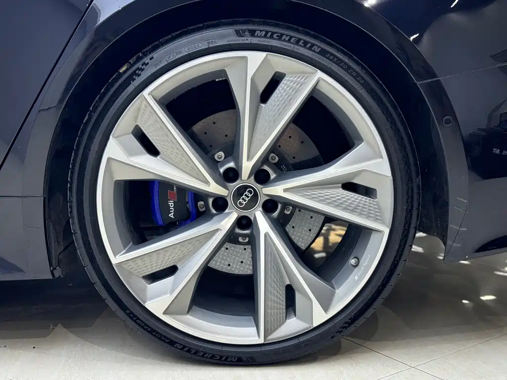 Audi RS 6 2023 — фото 14
