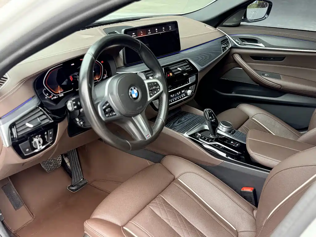 BMW 5 Series 2022 — фото 11