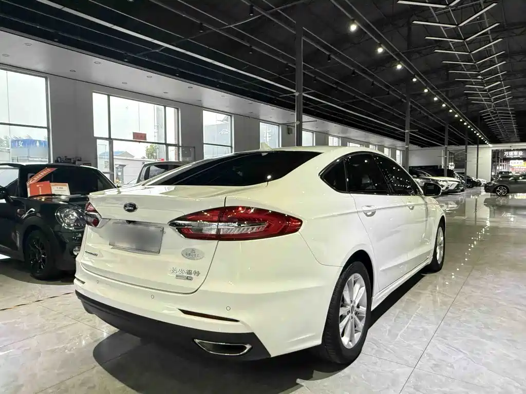 Ford Mondeo 2022 — фото 13