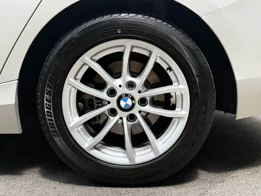 BMW 1 Series 2018 — фото 13