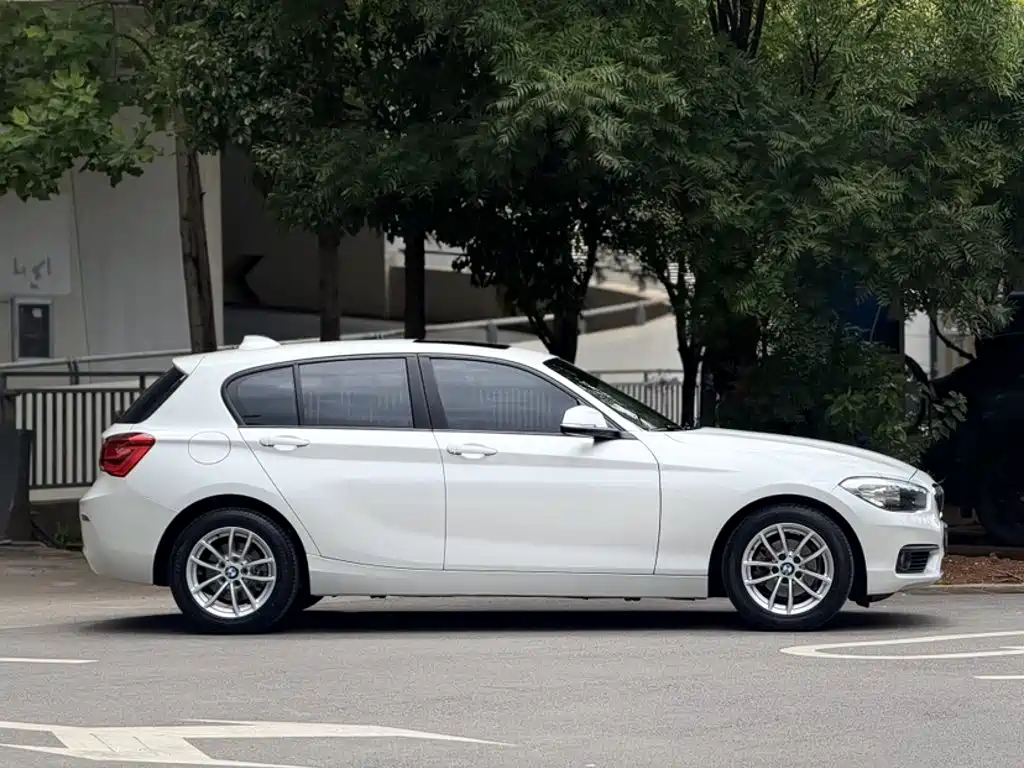 BMW 1 Series 2018 — фото 9