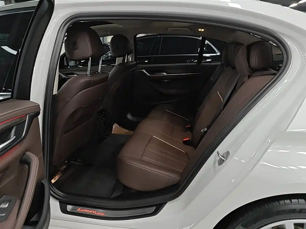 BMW 5 Series New Energy 2021 — фото 17