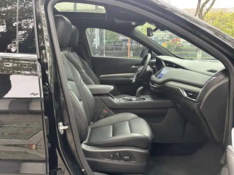 Cadillac XT4 2023 — фото 13