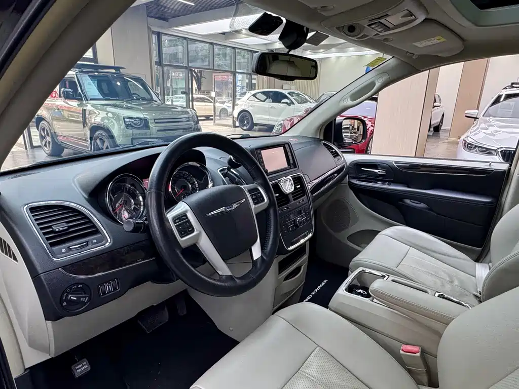 Chrysler Grand Voyager 2015 — фото 4