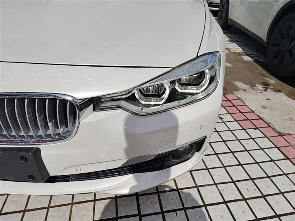 BMW 3 Series 2018 — фото 24