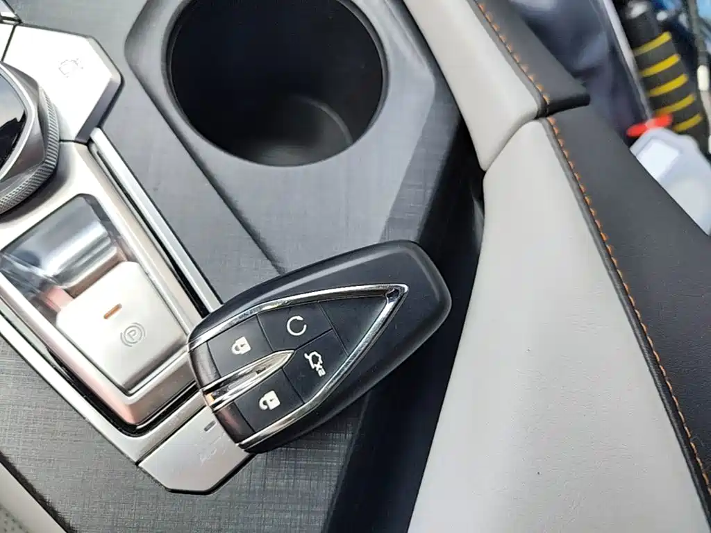 Changan UNI-V Smart Electric Idd 2025 — фото 9