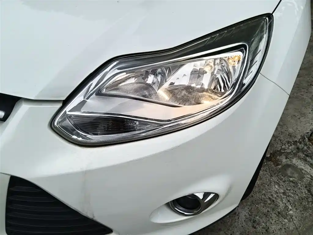 Ford Focus 2015 — фото 24