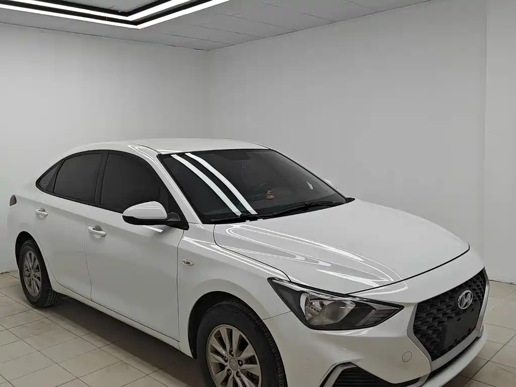 Hyundai Elantra 2020 — фото 3