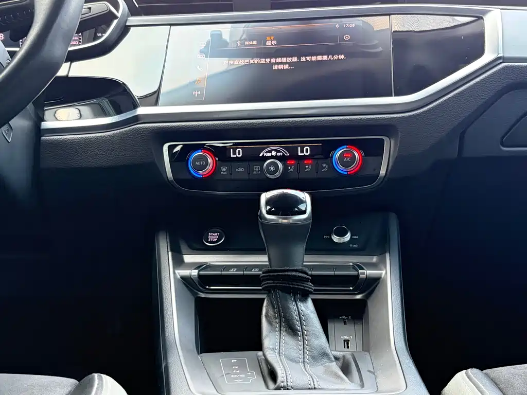 Audi Q3 2019 — фото 12