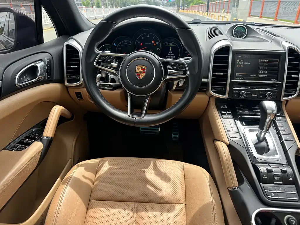 Porsche Cayenne 2015 — фото 9