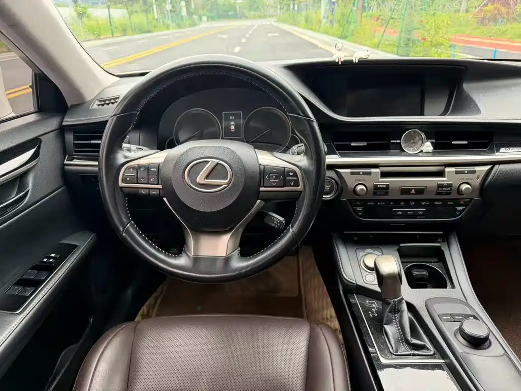 Lexus ES 2018