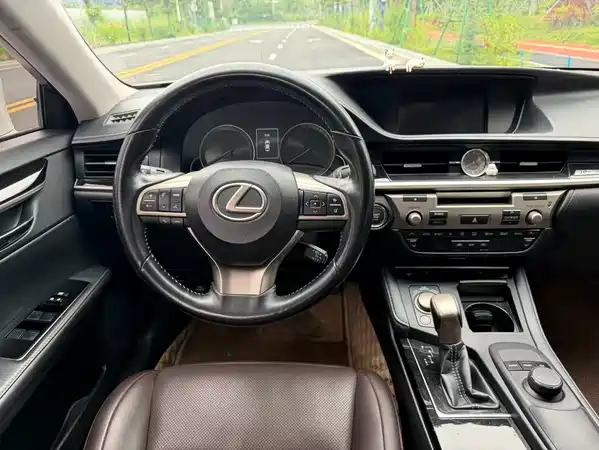 Lexus ES 2018