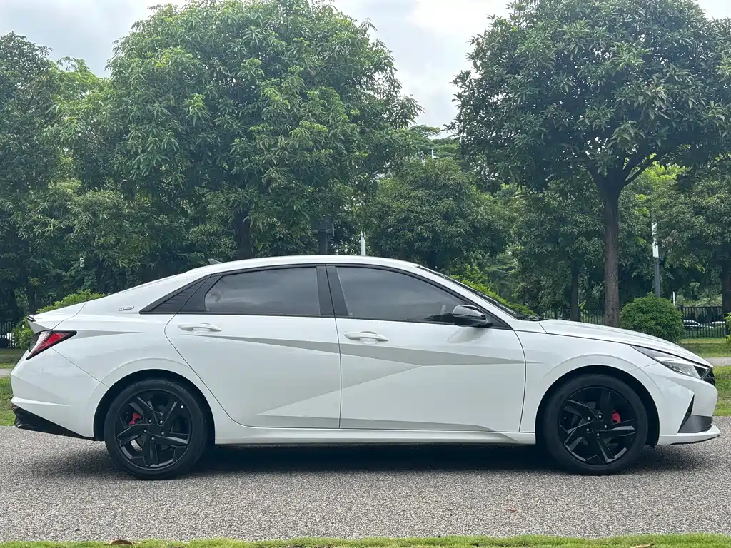 Hyundai Elantra 2022