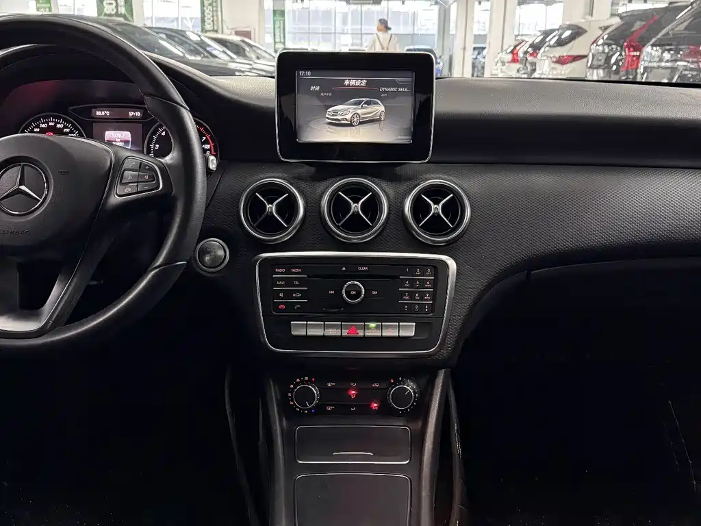 Mercedes-Benz A-Class 2016 — фото 16