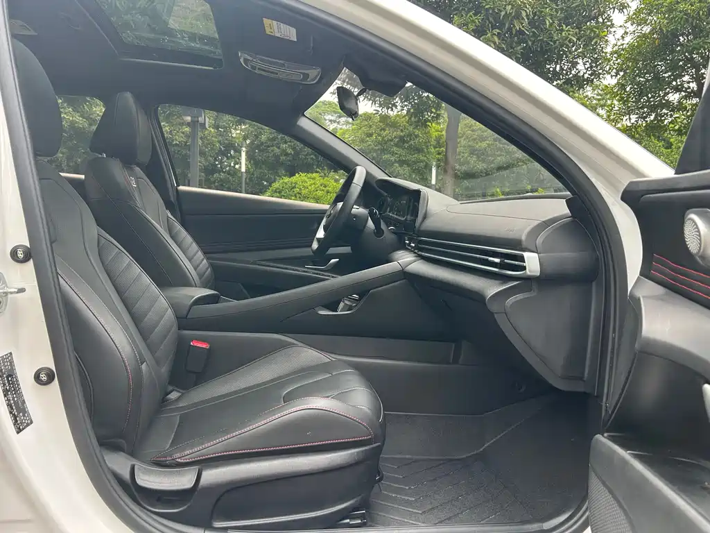 Hyundai Elantra 2022 — фото 15