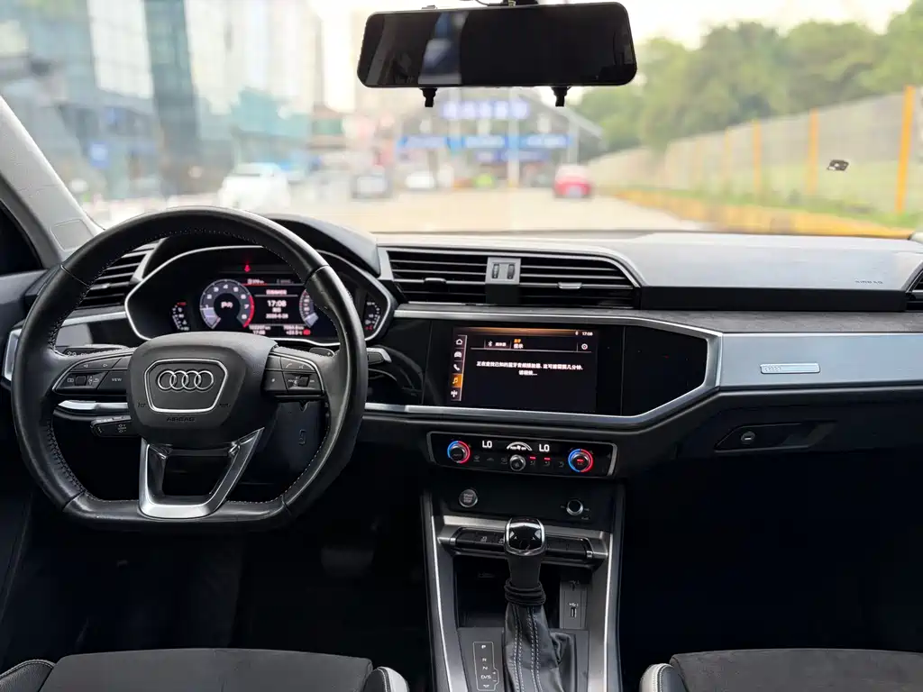 Audi Q3 2019 — фото 9