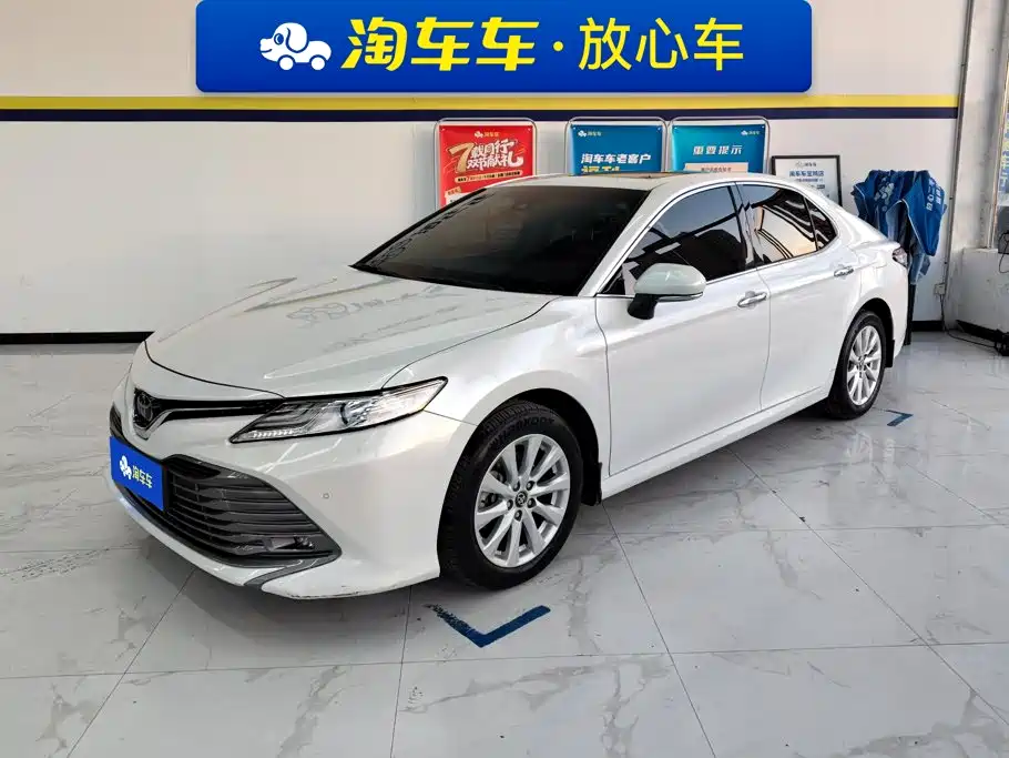Toyota Camry 2021 — фото 1