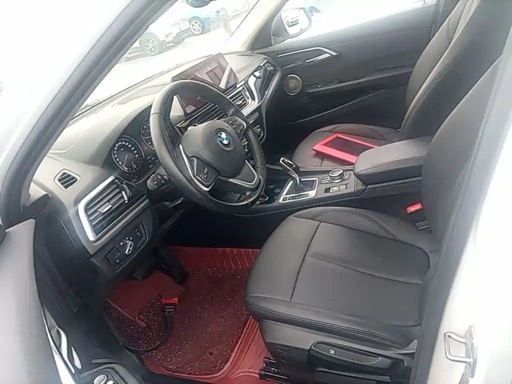BMW 1 Series 2022 — фото 16