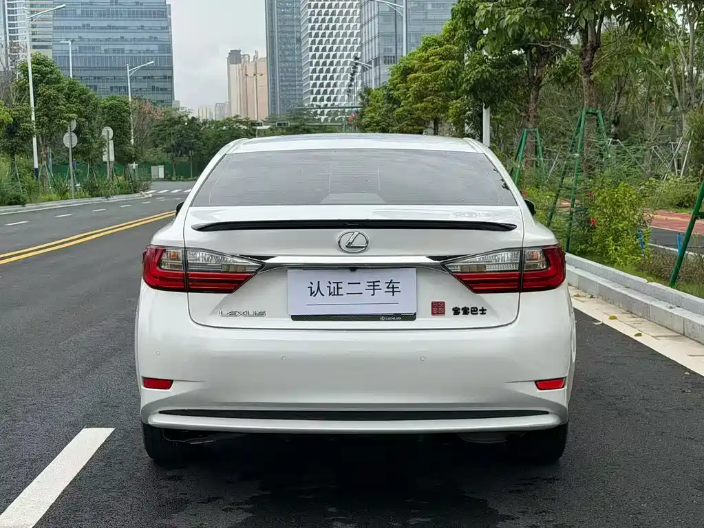 Lexus ES 2018