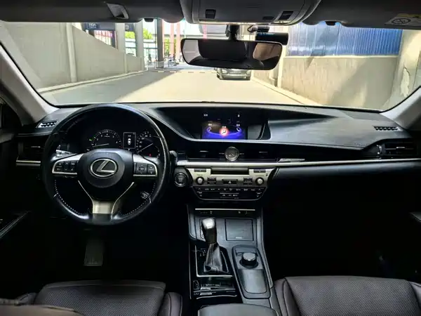 Lexus ES 2018