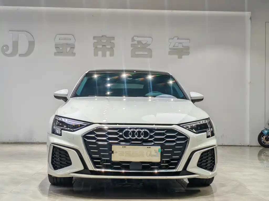 Audi A3 2023 — фото 2