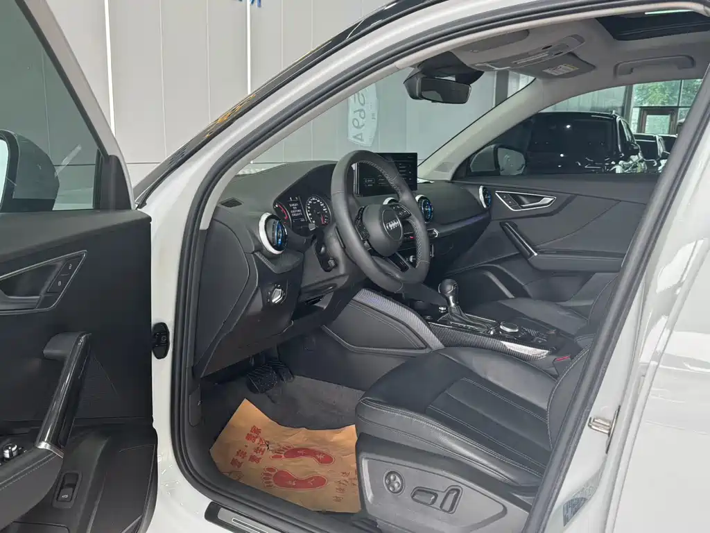 Audi Q2L 2023