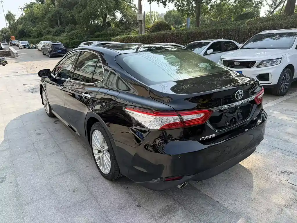 Toyota Camry 2021 — фото 8