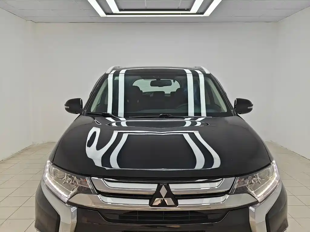 Mitsubishi Outlander 2018 — фото 2