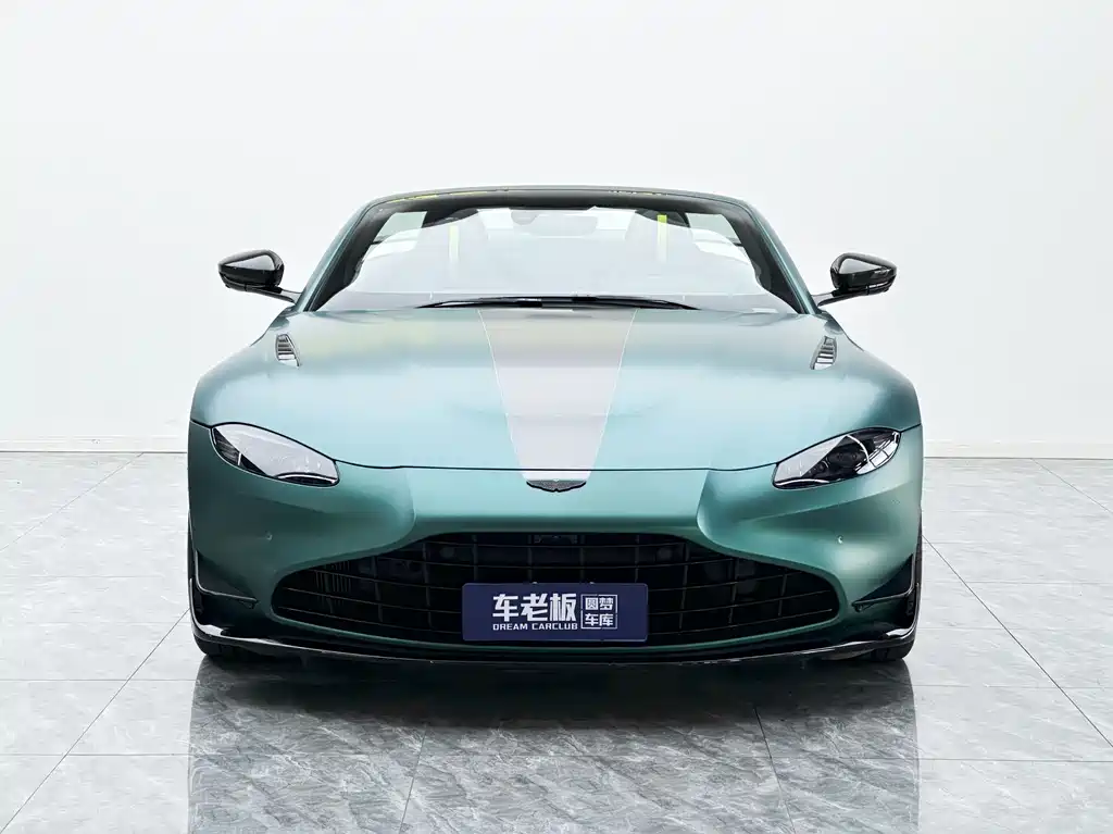 Aston Martin V8 Vantage 2022 — фото 2