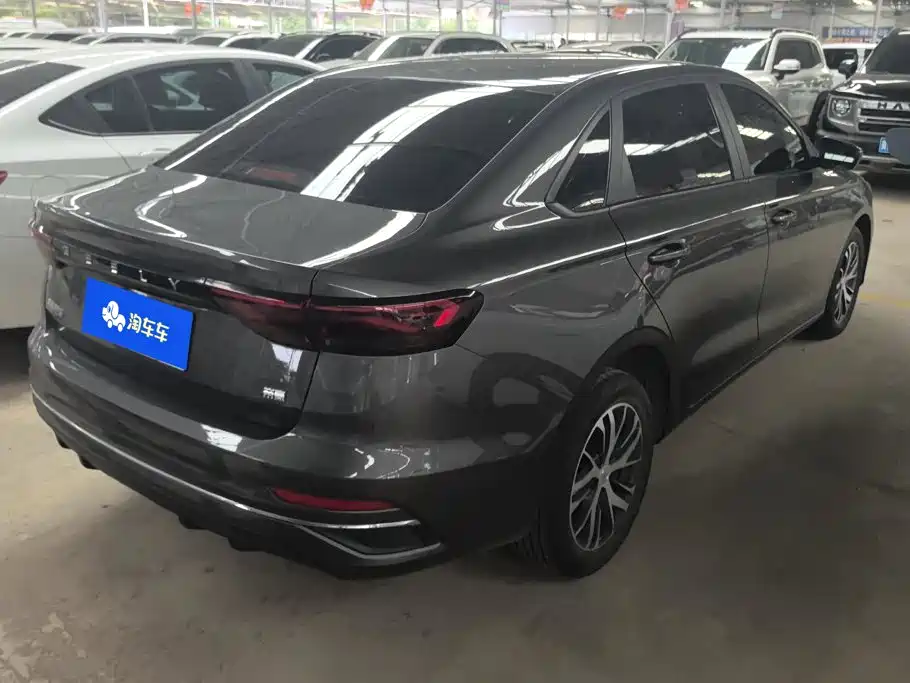 Geely Emgrand 2024