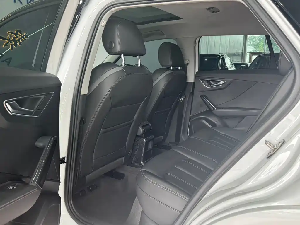Audi Q2L 2023