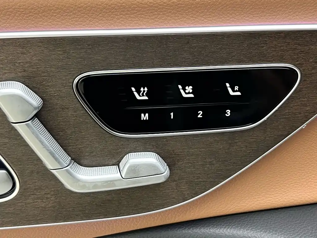 Mercedes-Benz E-Class 2024 — фото 18