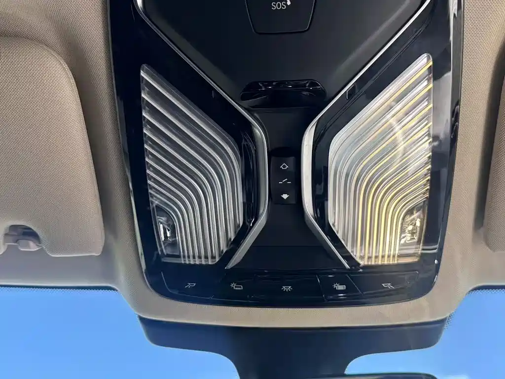 BMW 7 Series 2017 — фото 11