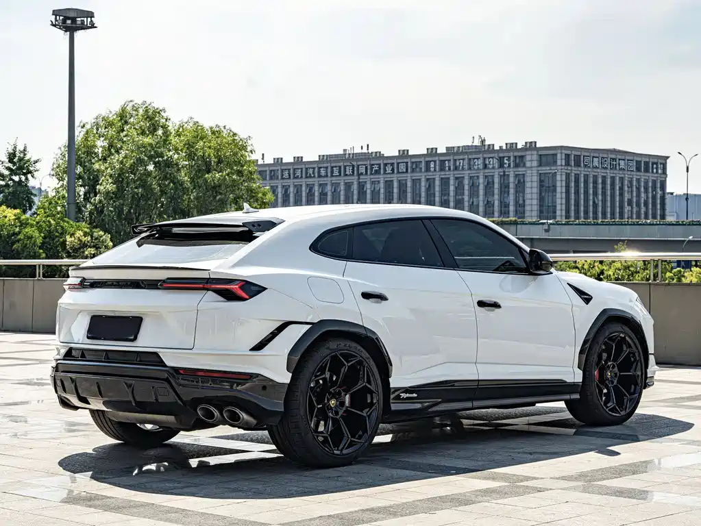 Lamborghini Urus 2023 — фото 9