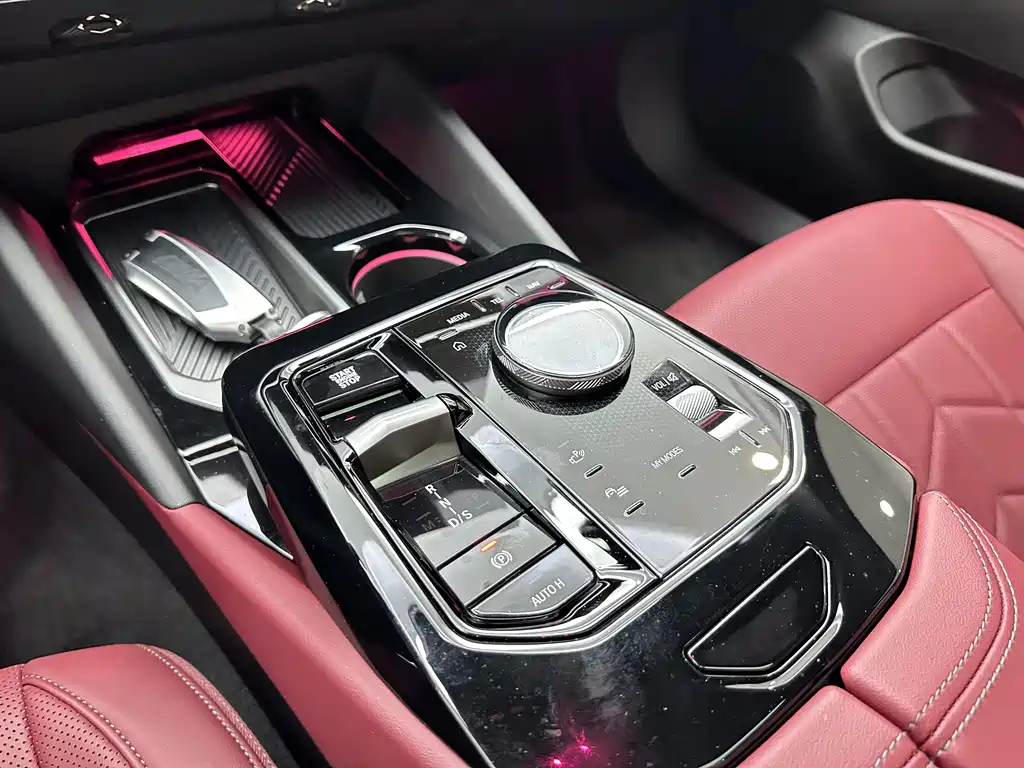 BMW 5 Series 2025 — фото 17