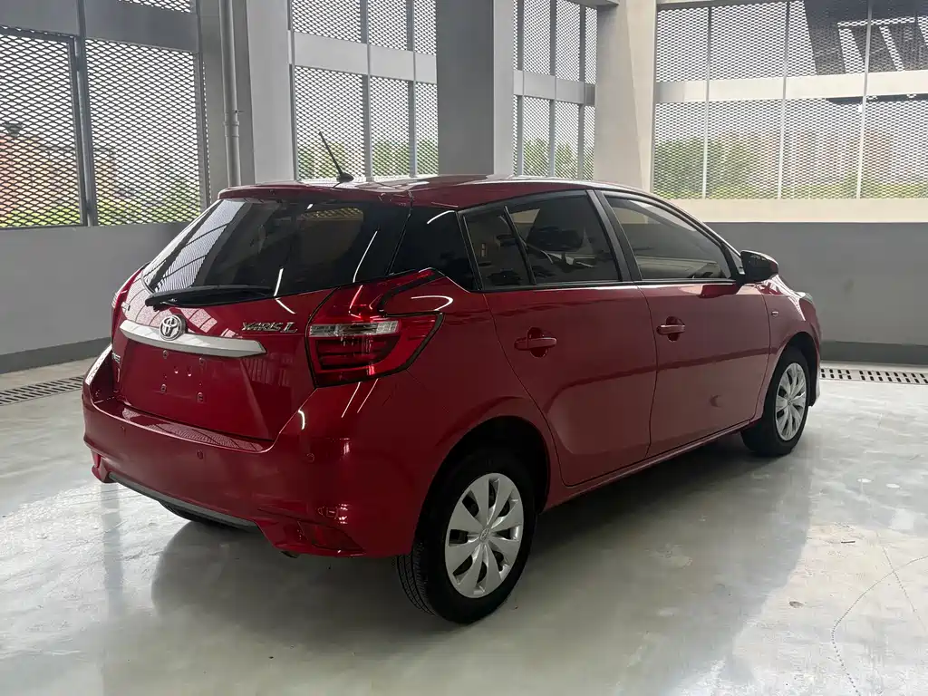 Toyota Yaris L 2017 — фото 12