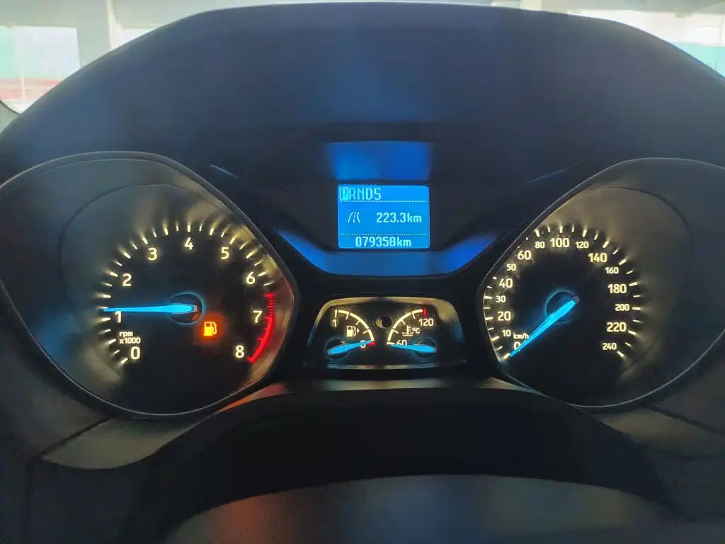 Ford Focus 2015 — фото 12