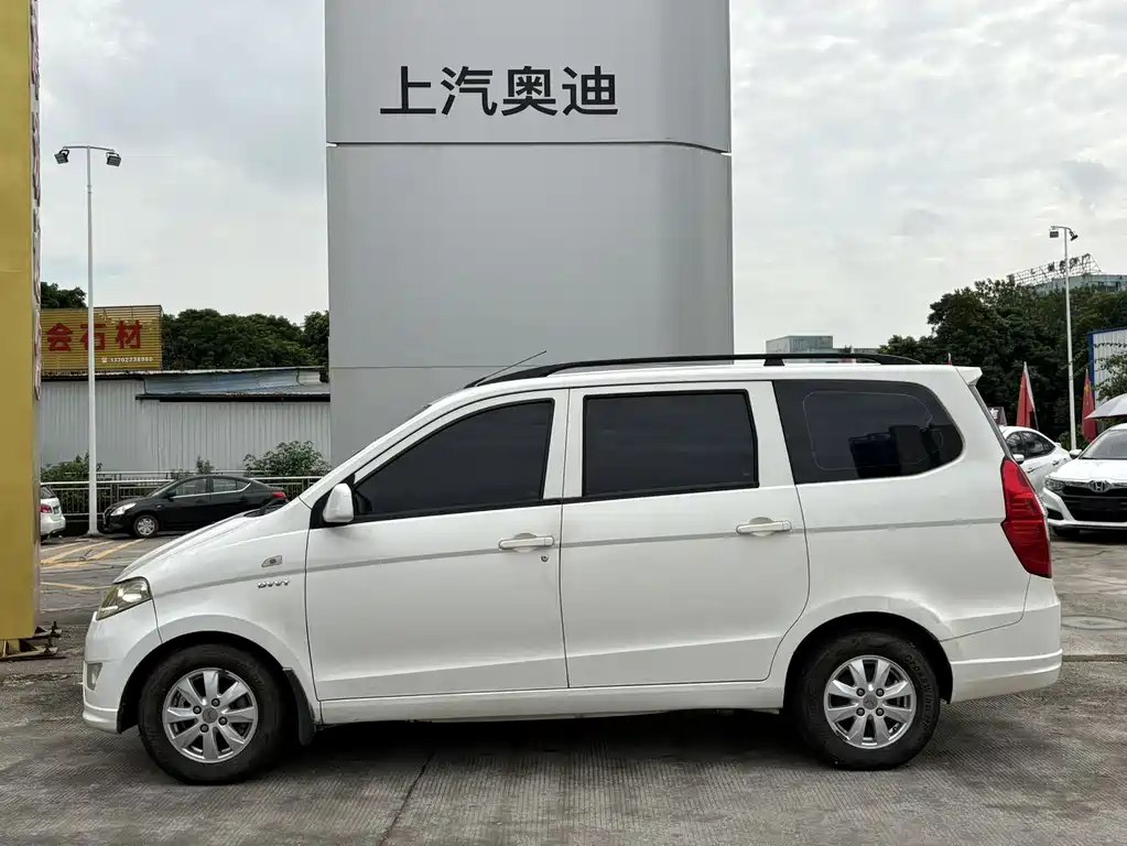 Wuling Hongguang 2016 — фото 9
