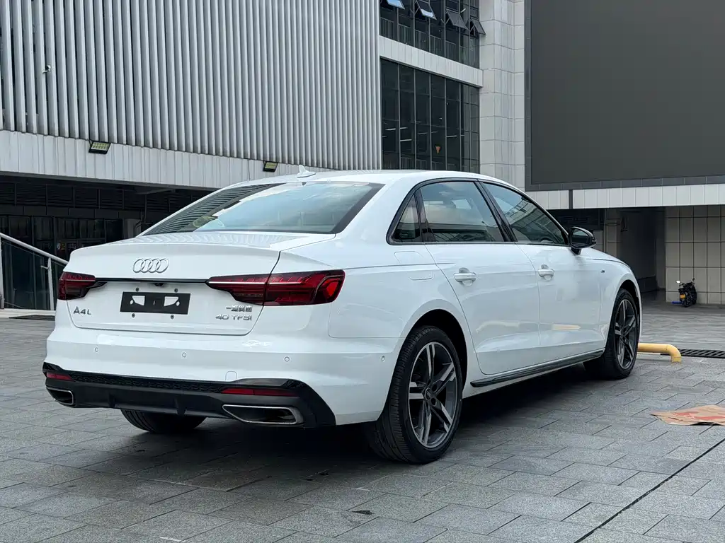 Audi A4L 2023 — фото 10