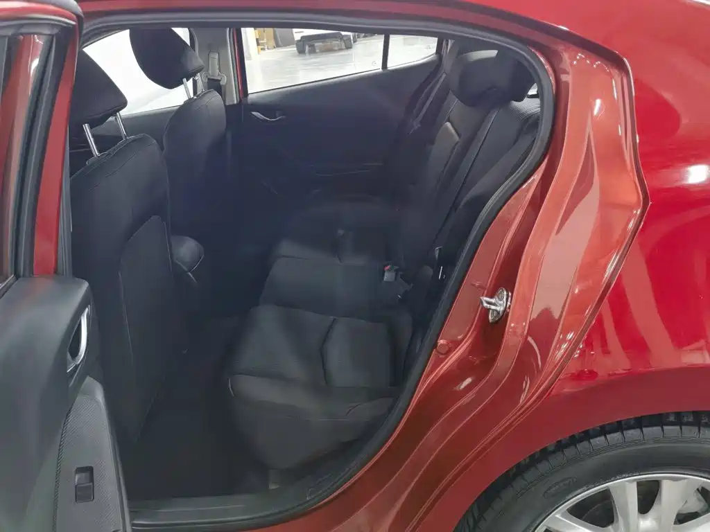 Mazda 3 Axela 2016 — фото 15