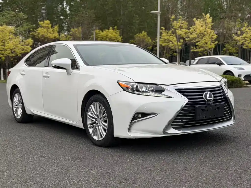 Lexus ES 2017 — фото 6