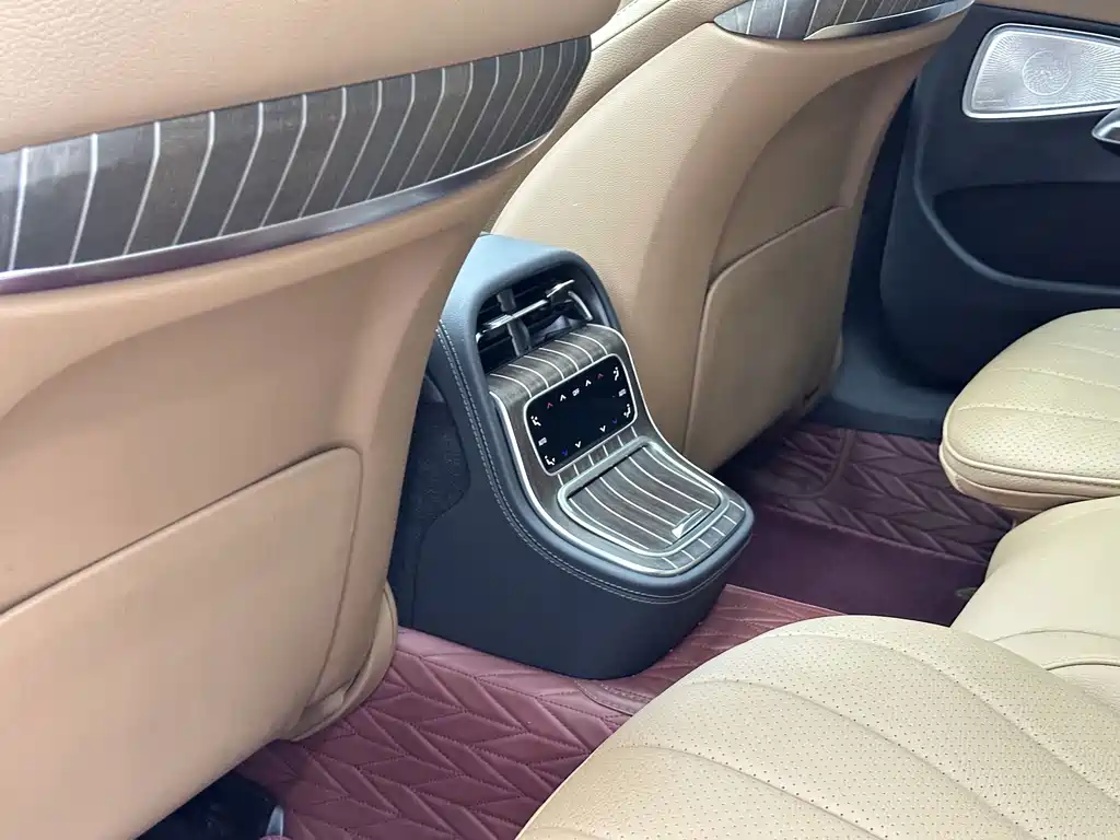 Mercedes-Benz E-Class 2025 — фото 19