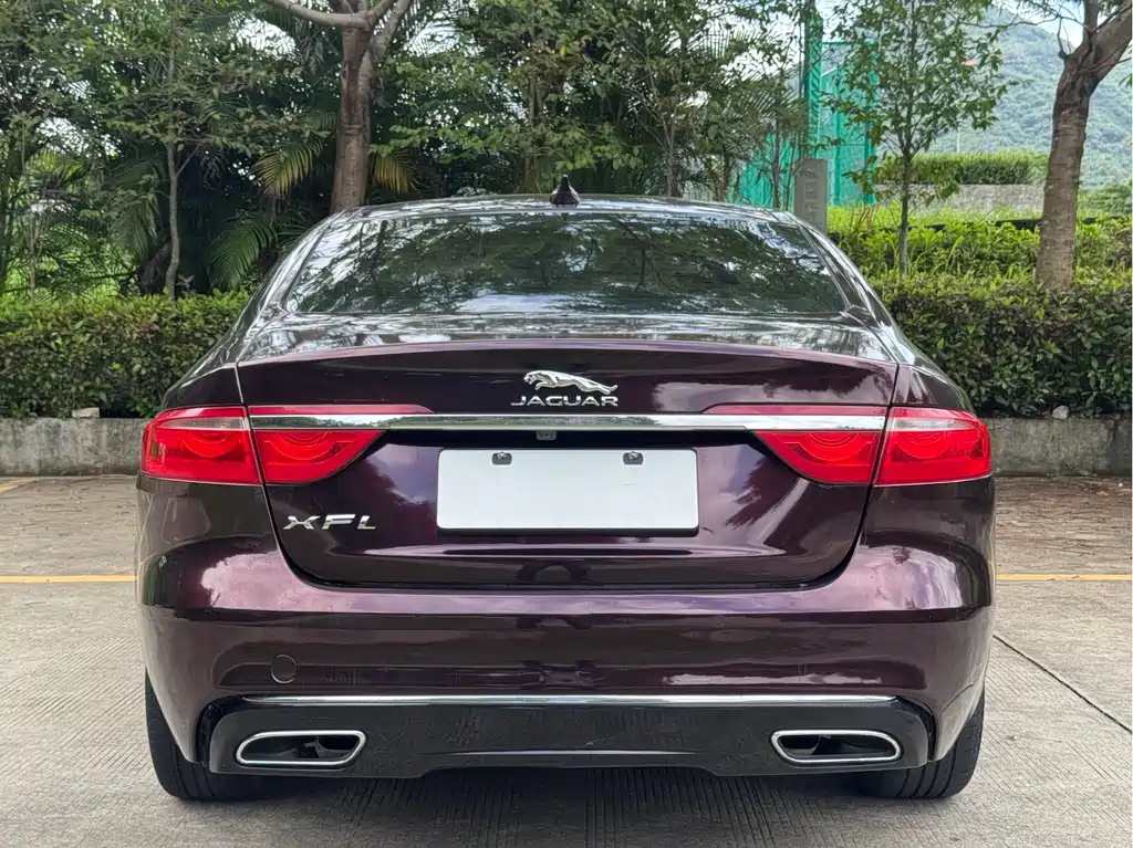 Jaguar XFL 2016 — фото 17